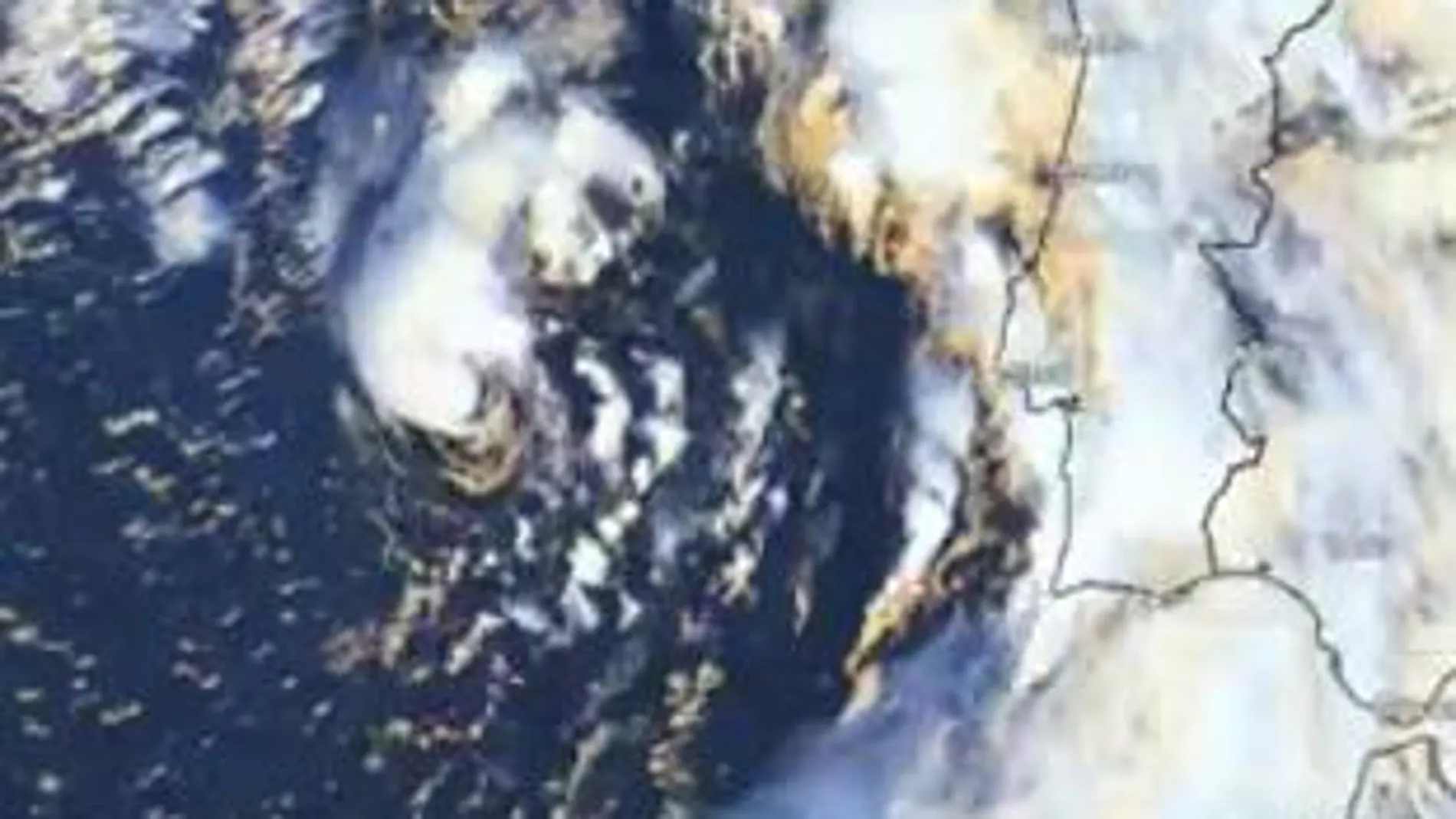 La borrasca comienza a adquirir rasgos que parecen claramente subtropicales