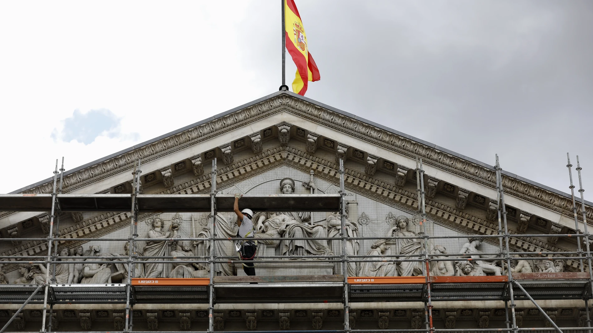 Andamios en la fachada del Congreso de los Diputados para su rehabilitación