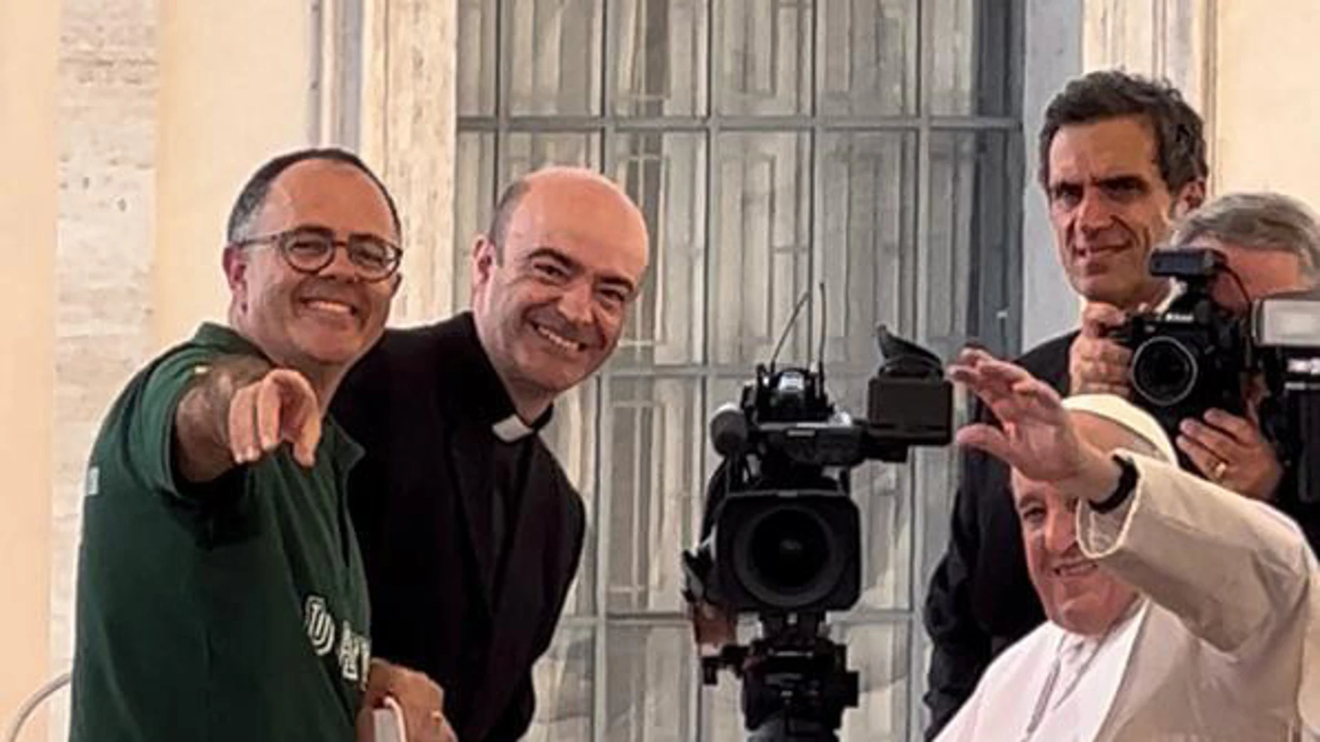 El Papa Francisco saluda a los miembros de la UCAVUcav