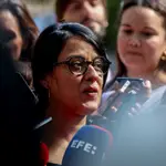 La exdiputada de la CUP Anna Gabriel atiende a los medios a las puertas del Tribunal Supremo