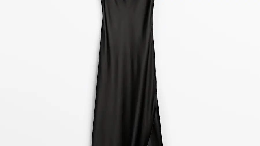 Vestido de seda con detalles de plumas, de Massimo Dutti