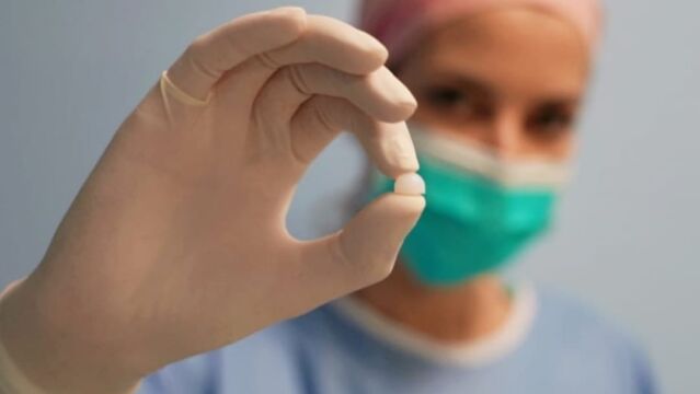 El implante que se ha desarrollado para reconstruir el pezón de las mujeres operadas de cáncer de mama está hecho de polietileno no poroso