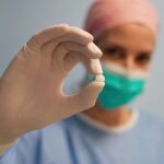 El implante que se ha desarrollado para reconstruir el pezón de las mujeres operadas de cáncer de mama está hecho de polietileno no poroso