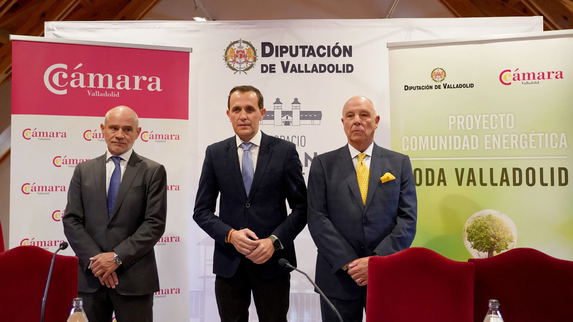 El presidente de la Diputación de Valladolid, Conrado Íscar, y el presidente de la Cámara de Comercio de Valladolid, Víctor Caramanzana, inauguran la jornada de presentación del proyecto Comunidad Energética Toda Valladolid.