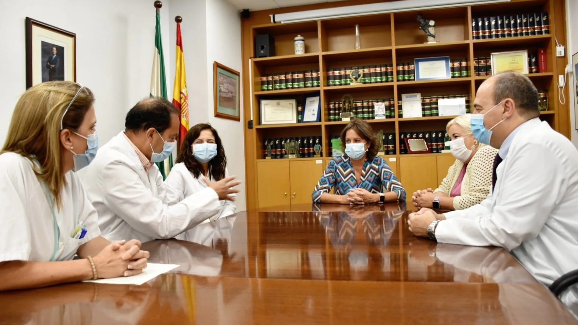 La consejera de Salud y Consumo de la Junta de Andalucía, Catalina García, durante una reunión