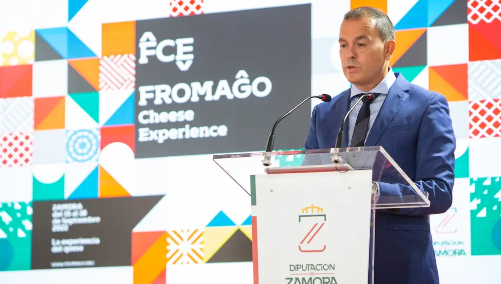 El presidente de la Diputación de Zamora, Francisco José Requejo, inaugura la Feria Fromago