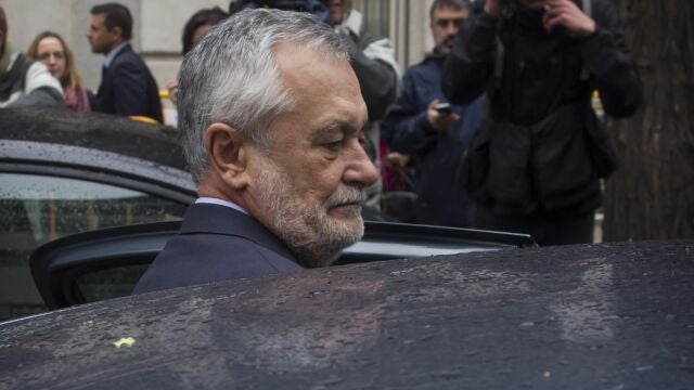 Salida del Expresidente de la Junta de Andalucia, Jose Antonio Griñan del Tribunal Supremo. Alberto R. Roldan / La Razón