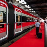 Tren de la operadora ferroviaria Iryo en las vías durante la presentación de la compañía, en la estación de Atocha, a 15 de septiembre de 2022, en Madrid (España)