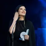 La cantante Laura Pausini recoge su premio Cadena Dial en la XXVI edición de los Premios Dial