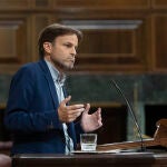 El presidente del grupo parlamentario de Unidas Podemos y En Comú Podem en el Congreso, Jaume Asens, interviene en una sesión plenaria, en el Congreso de los Diputados