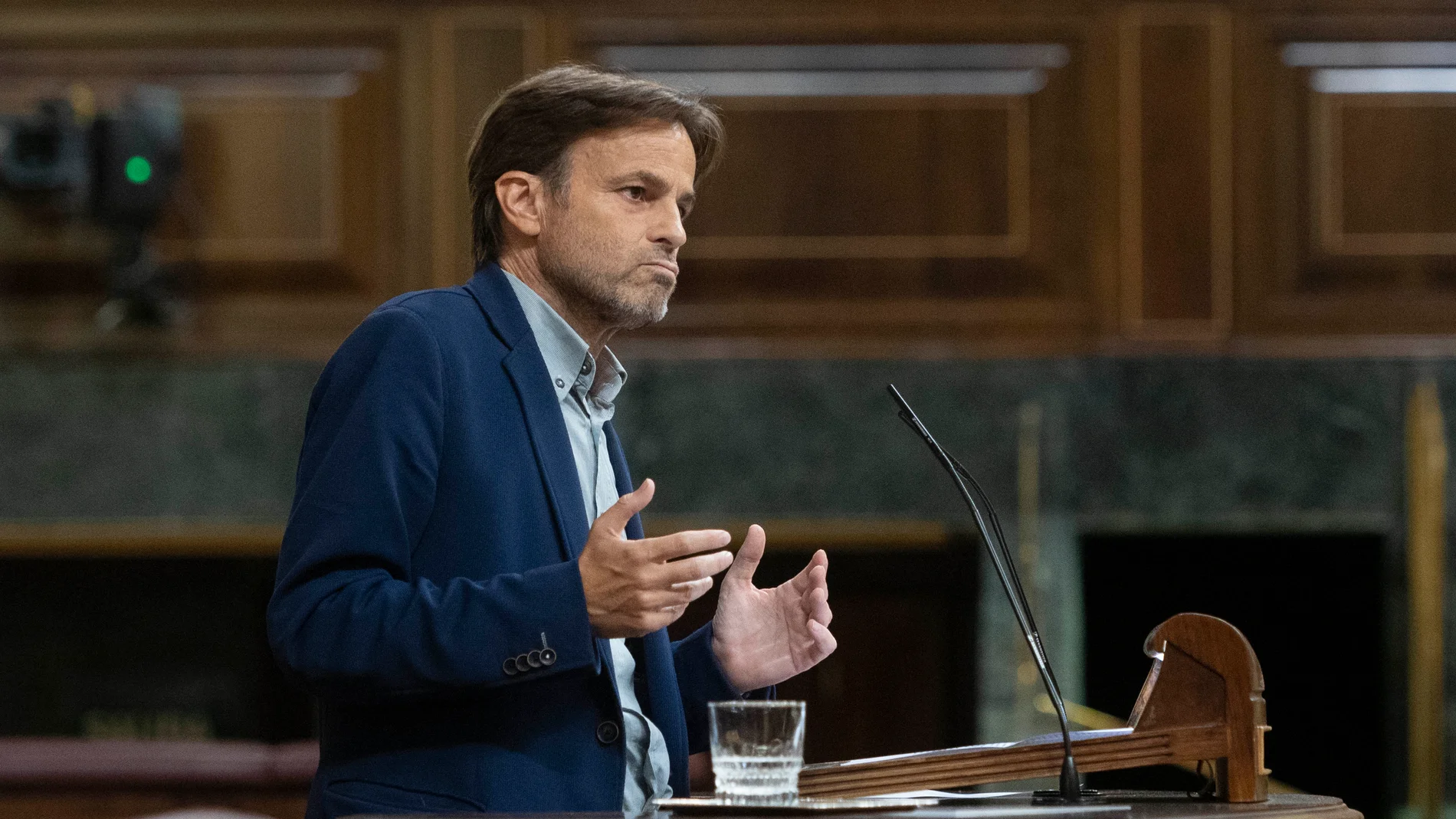 El presidente del grupo parlamentario de Unidas Podemos y En Comú Podem en el Congreso, Jaume Asens, interviene en una sesión plenaria, en el Congreso de los Diputados