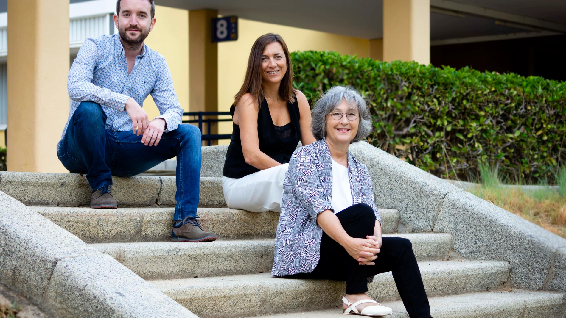 Los investigadores de la Universidad Pablo de Olavide (UPO) Pastora Reina Aguilar, Rosa María Díaz Jiménez y Francisco Caravaca Sánchez, del departamento de Trabajo Social y Servicios Sociales, autores del estudio sobre el suicidio.