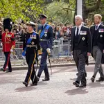 El príncipe Andrés fue permitido el jueves a vestir el uniforme militar durante el cortejo del féretro de lsabel II a Westminster