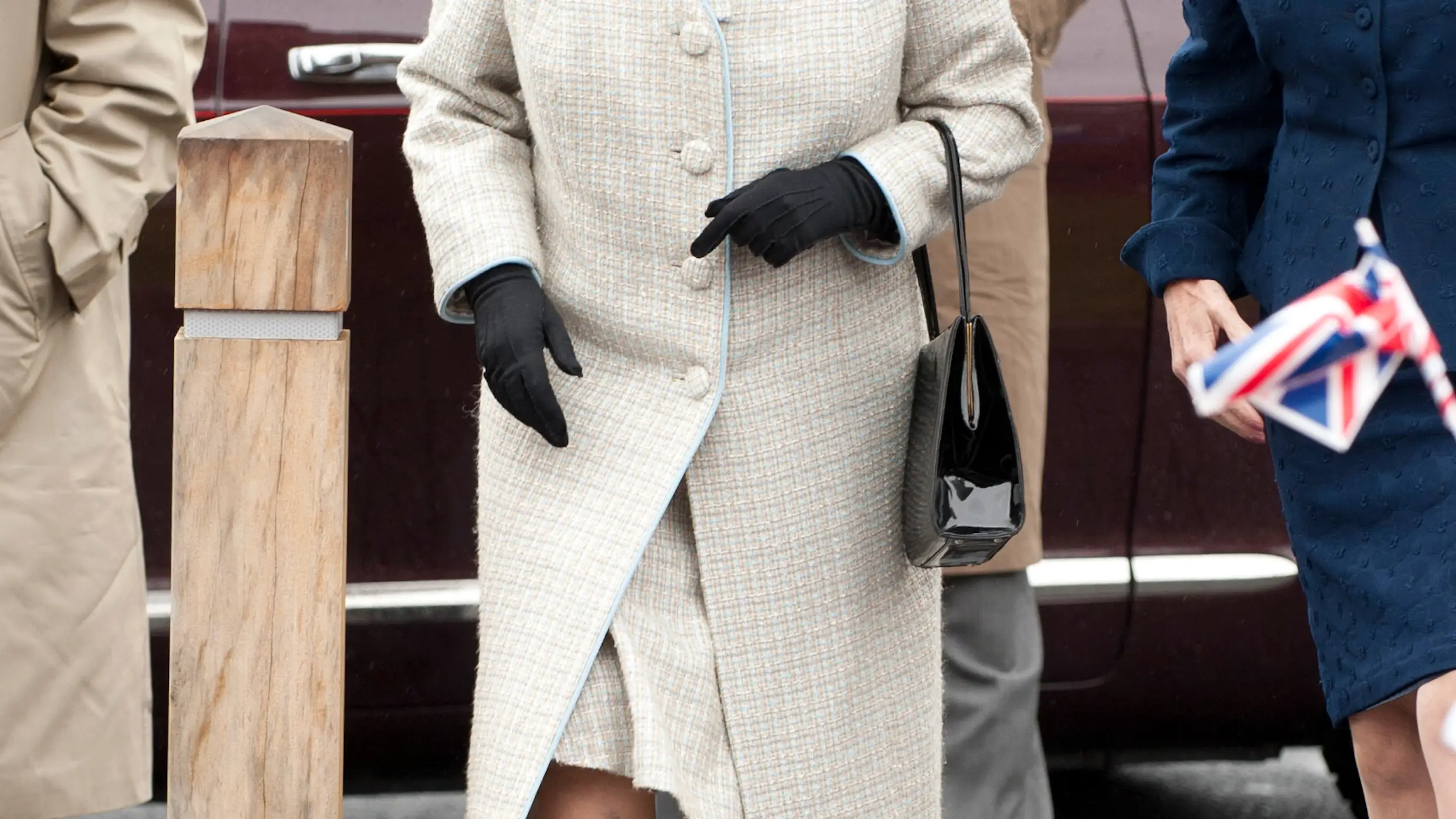 La Reina Isabel II, durante la inauguración de un colegio de primaria en Aberfan