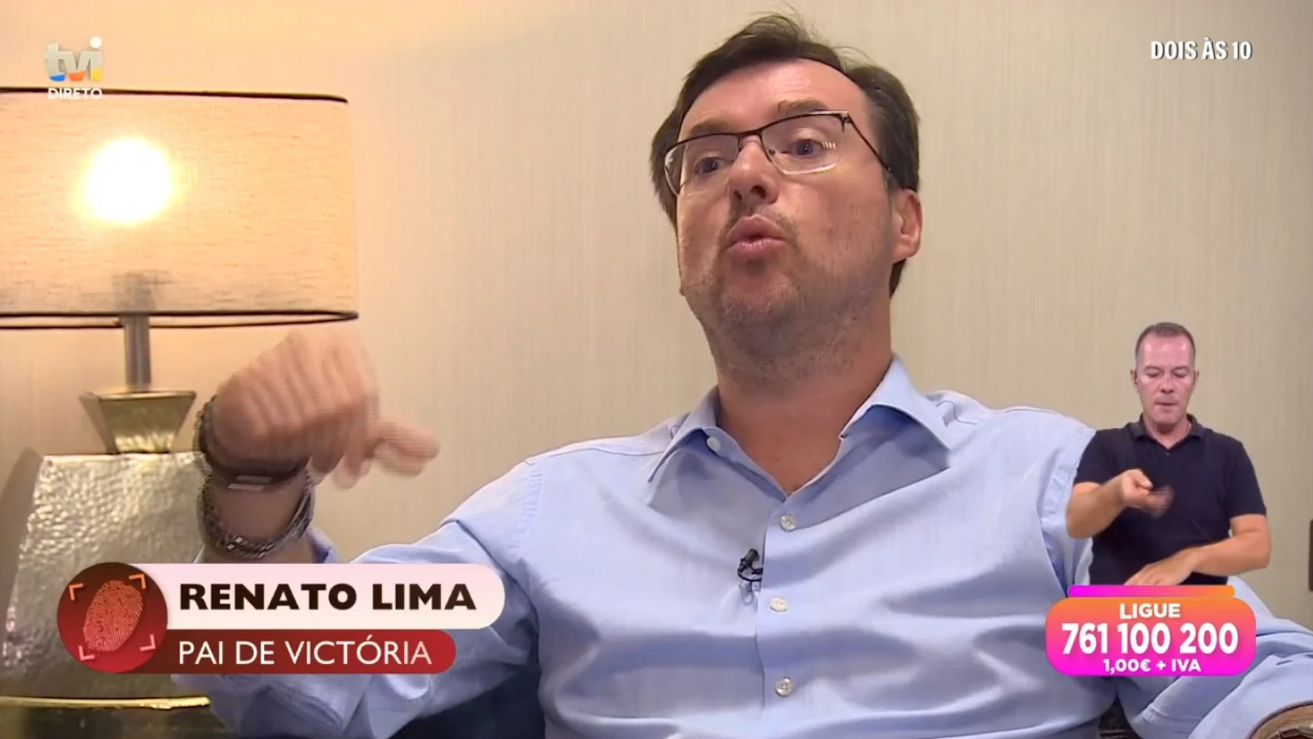 Renato Lima, padre de la niña, tras entregarla en la cadena