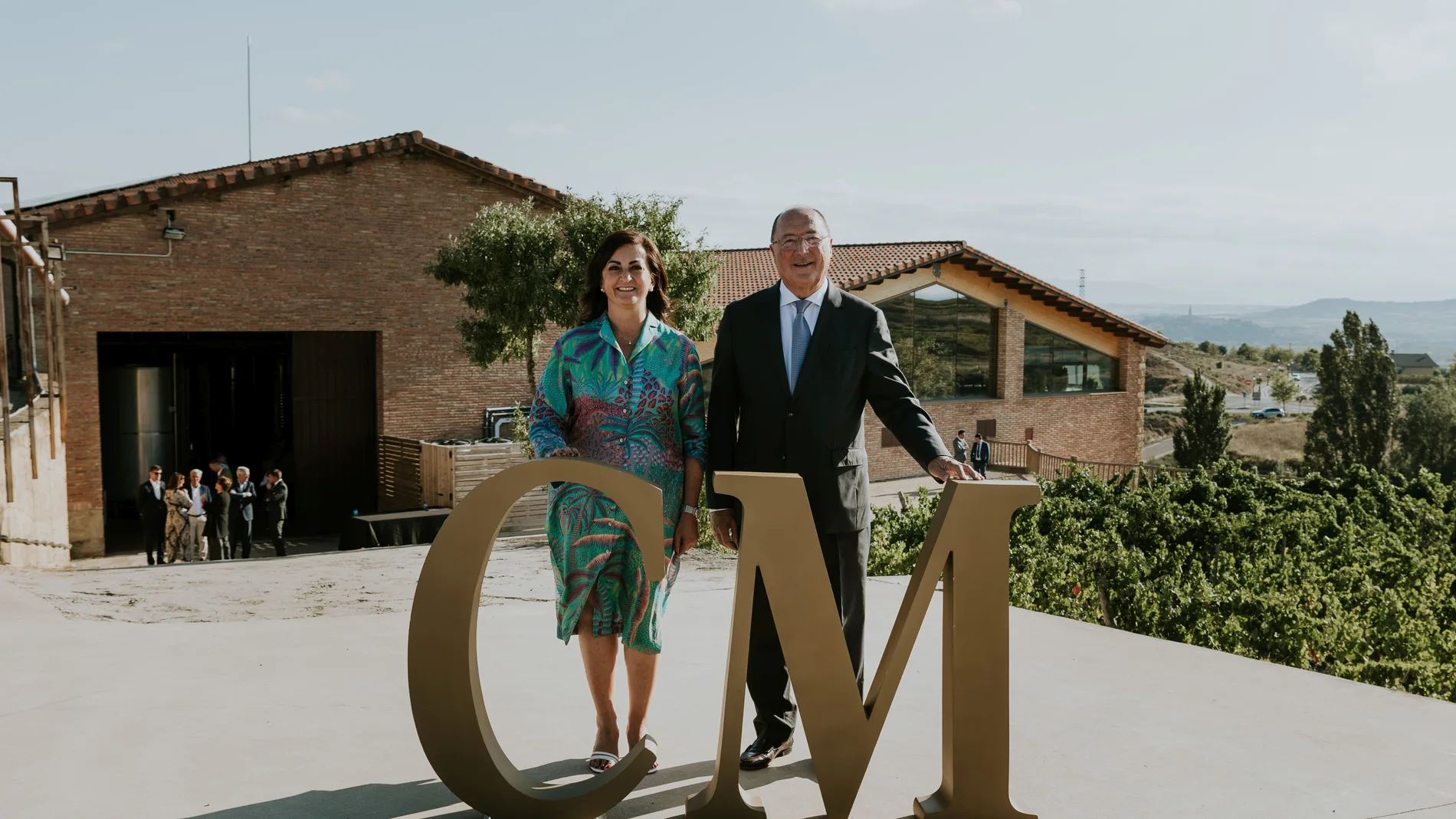 Carlos Moro junto a la presidenta del Gobierno de La Rioja, Concha Andreu