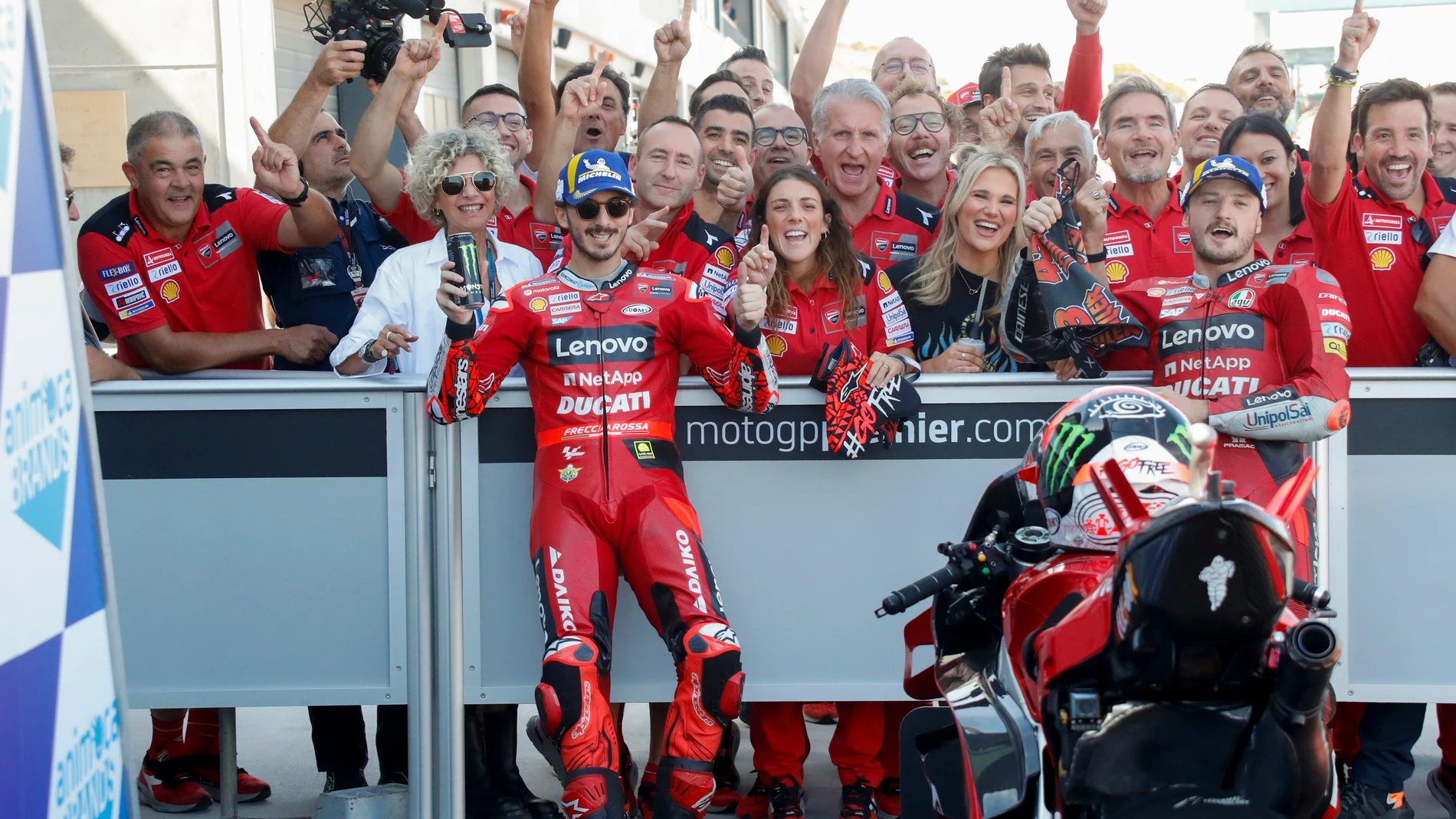 Pecco Bagnaia y Jack Miller celebran su doblete en la Q2 del Gran Premio de Aragón de MotoGP