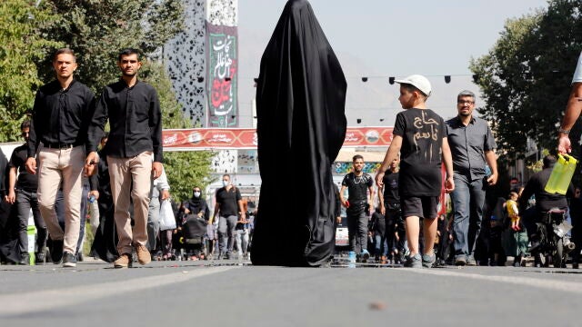 Las mujeres en Irán deben llevar el velo islámico obligatoriamente
