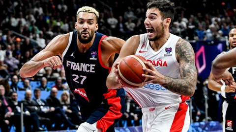 Willy Hernangómez escapa de la defensa de Rudy Gobert