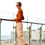 Pilar de Arce con un look ideal para el otoño en colores tierra