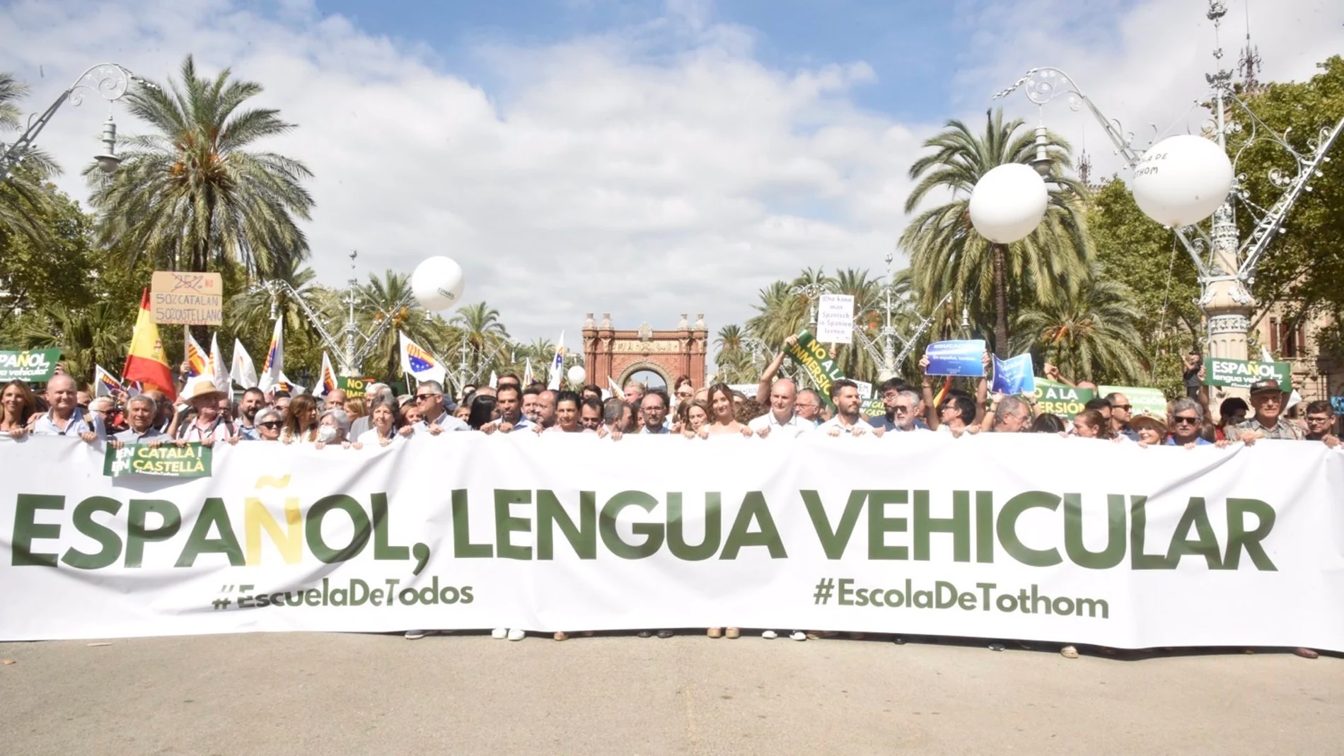 Inicio de la manifestación convocada por la organización Escuela de Todos a favor del 25% de castellano