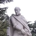 La estatua de Felipe II en los Jardines de Sabatini de la capital