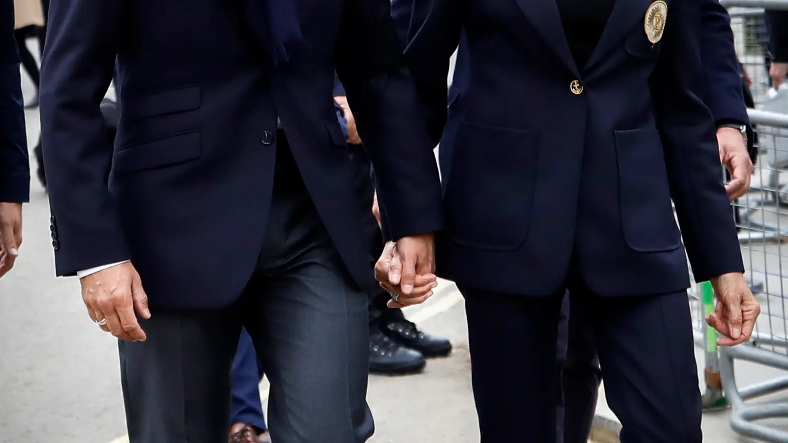 El presidente francés Emmanuel Macron y su esposa Brigitte Macron llegan a Westminster Hall para presentar sus respetos a la difunta reina Isabel II