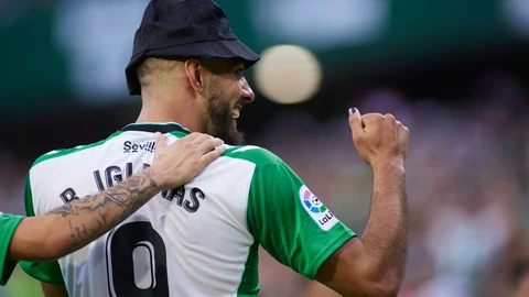 Borja Iglesias celebra un gol con sombrero. AFP7