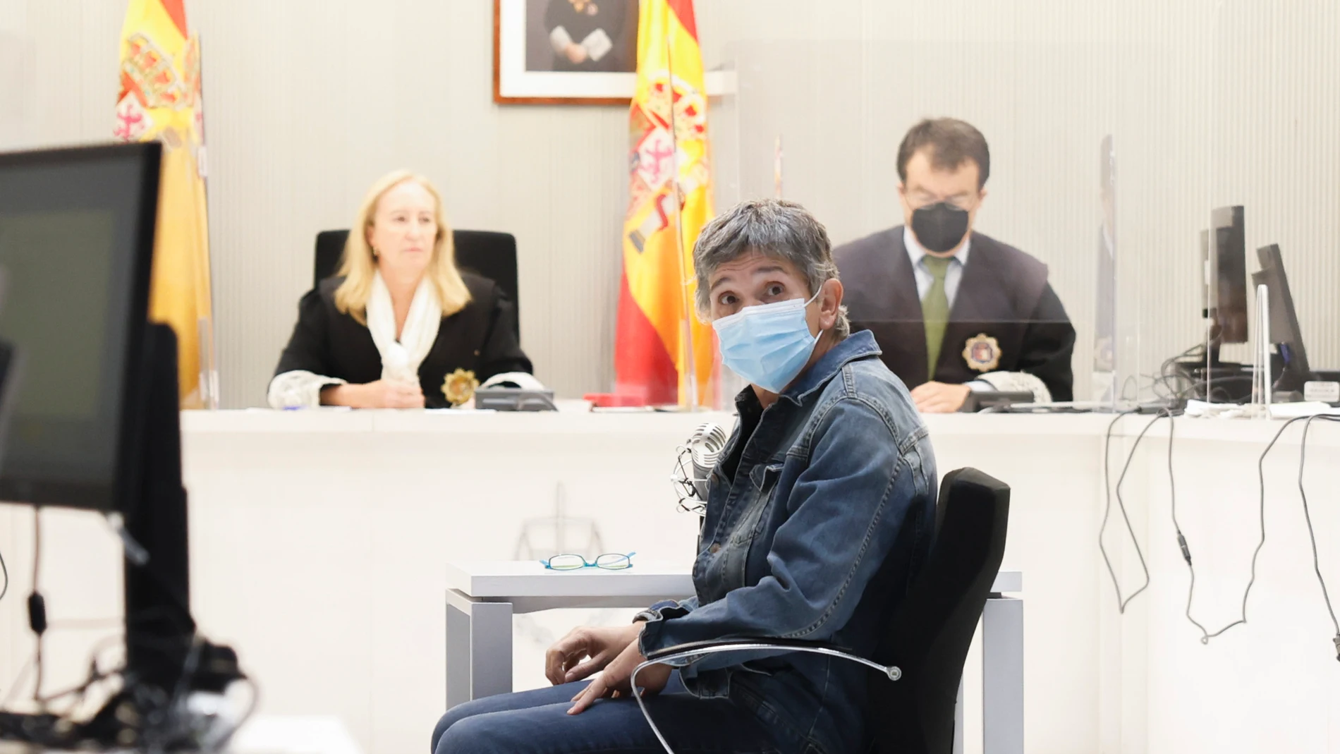 Soledad Iparraguirre, "Anboto", ante el tribunal que le juzga por un atentado frustrado con coche-bomba en 1985 frente al polideportivo Mendizorroza