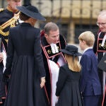 La princesa de Gales, el príncipe George y la princesa Charlotte, a su llegada al funeral de Estado.