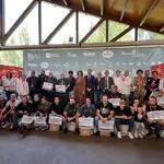 Los premiados junto a las autoridades en el certamen celebrado en Palencia
