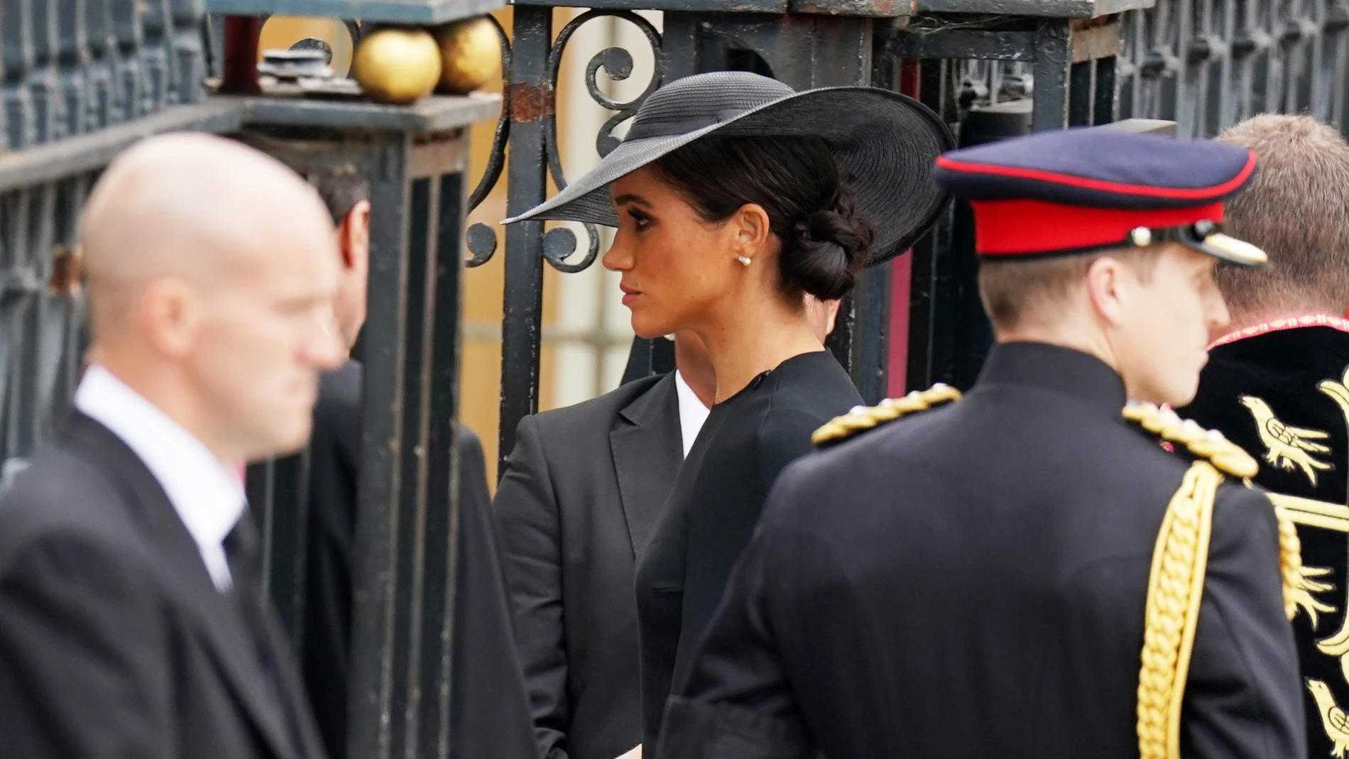 Funeral de Isabel II: Kate Middleton y Meghan Markle con vestidos de  riguroso luto y haciendo un bonito homenaje a la monarca con sus joyas