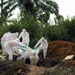Una imagen de archivo de un entierro de un enfermo de ébola en el Congo en 2019