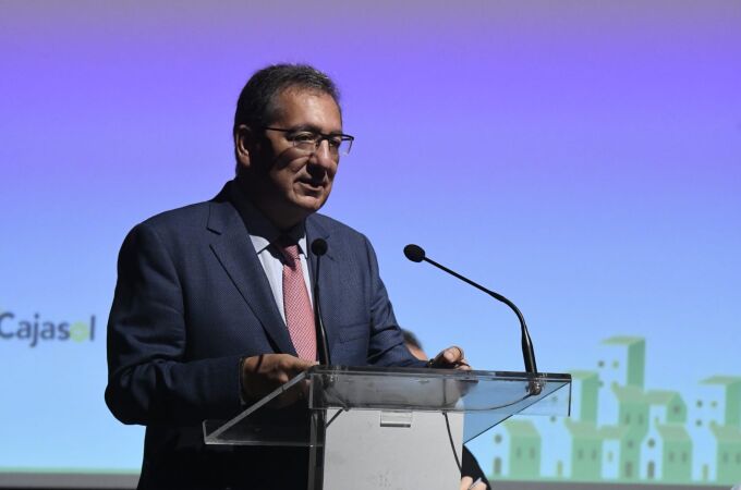 Antonio Pulido Gutiérrez, presidente de la Fundación Cajasol, en un momento de su intervención