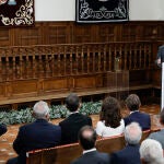 El rey Felipe VI durante su intervención en el acto de entrega del Premio Camino Real al tenista Rafael Nadal, este martes en el Paraninfo de la Universidad de Alcalá de Henares (Madrid)