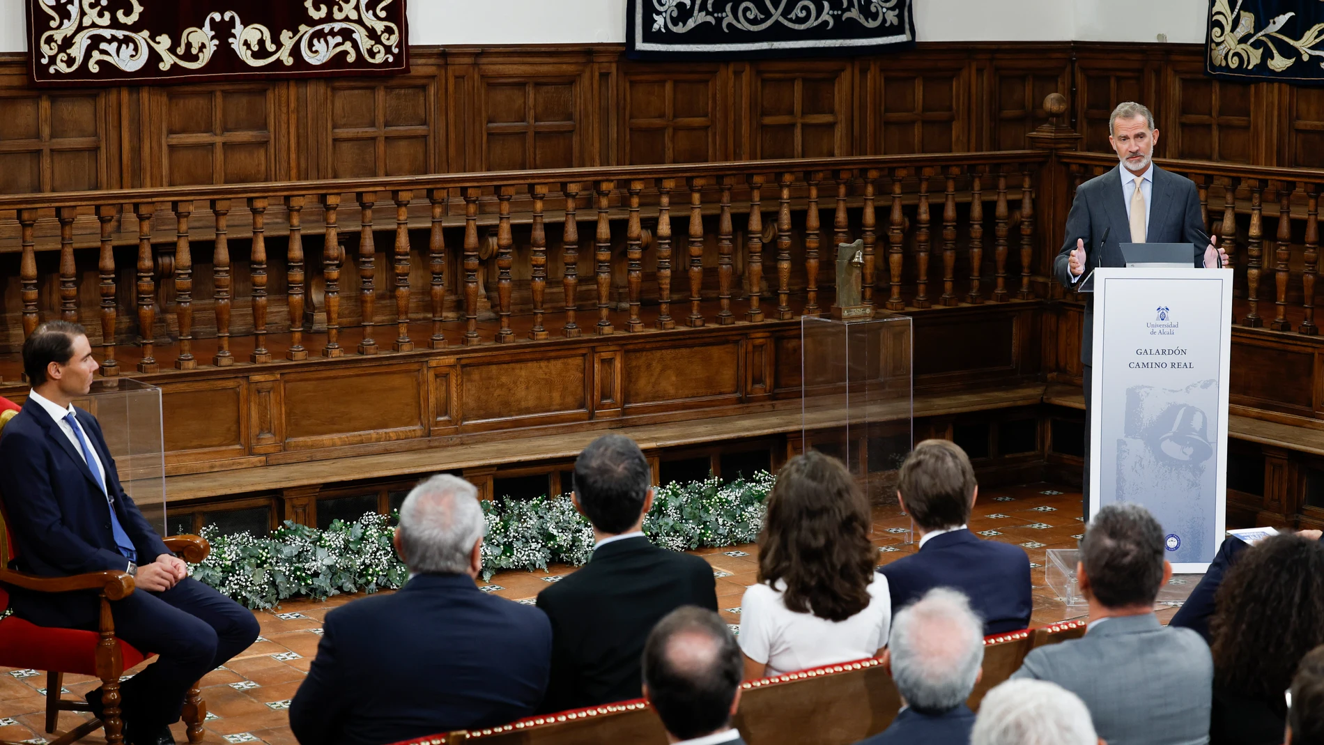 El rey Felipe VI durante su intervención en el acto de entrega del Premio Camino Real al tenista Rafael Nadal, este martes en el Paraninfo de la Universidad de Alcalá de Henares (Madrid)
