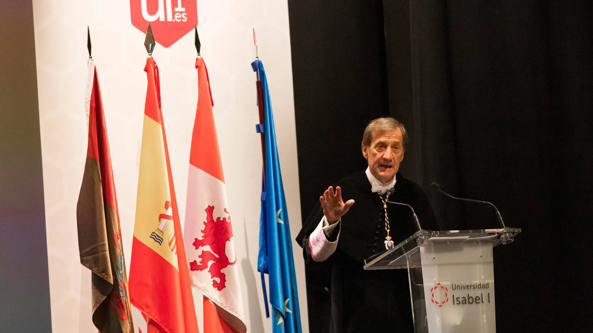 El rector de la Universidad Isabel I de Castilla, Alberto Gómez Barahona, durante su intervención