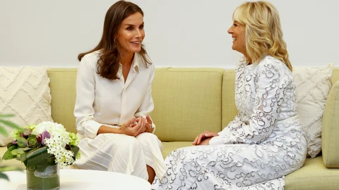 La reina Letizia (i) y la primera dama de Estados Unidos, Jill Biden