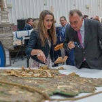El consejero de Turismo, Cultura y Deporte, Arturo Bernal, visita el Instituto Andaluz de Patrimonio Histórico para ver el depósito de la carroza y el simpecado de la Hermandad del Rocío de Huelva para su intervención. Eduardo Briones / Europa Press
