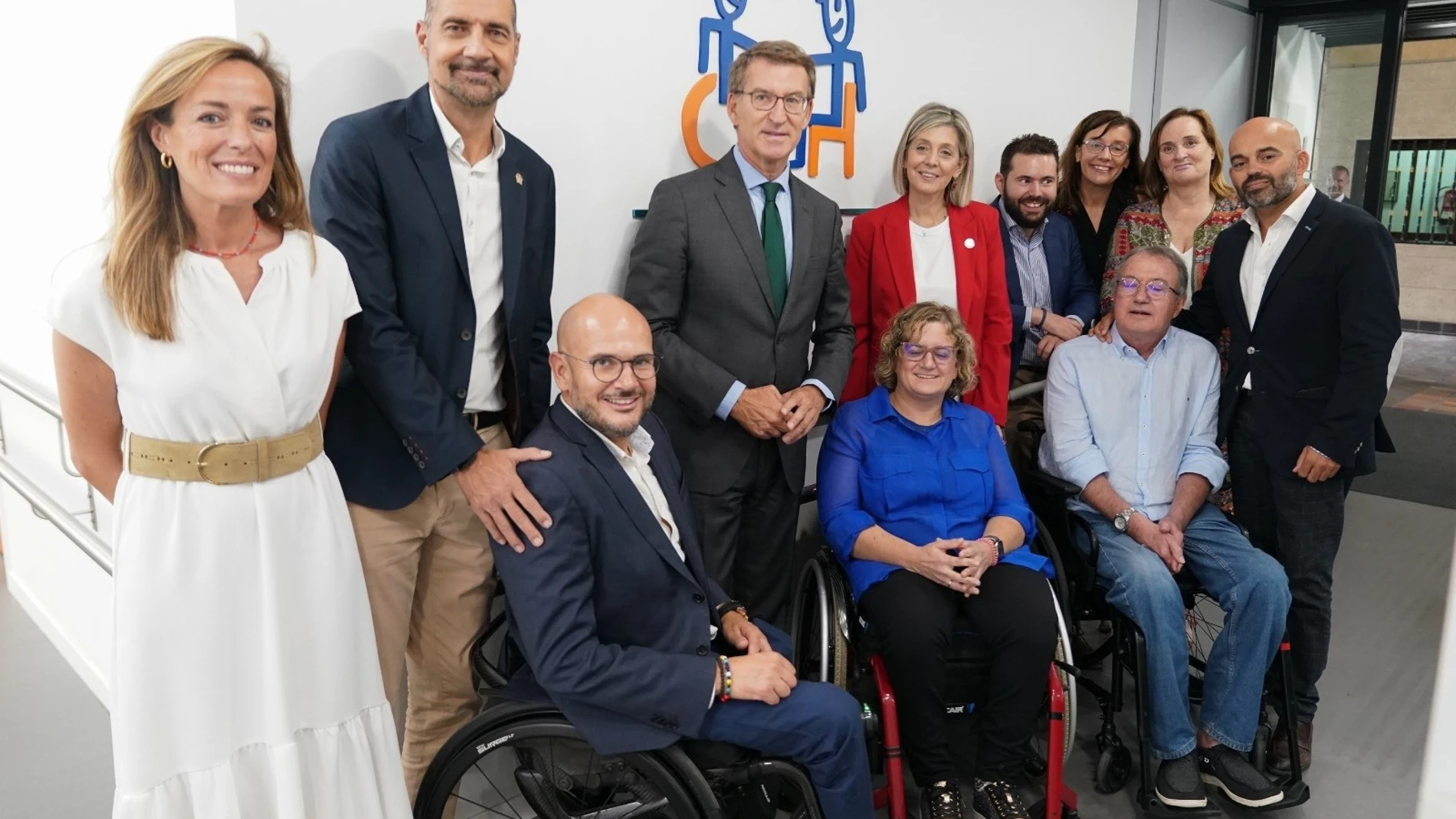 El líder del PP, Alberto Núñez Feijóo, se reúne con COCEMFE (Confederación Española de Personas con Discapacidad Física y Orgánica).