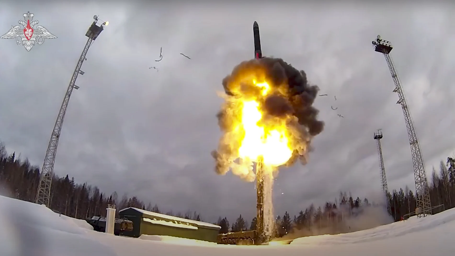 Imagen del lanzamiento de un misil intercontinental balístico que podría ir armado con armas nucleares.
