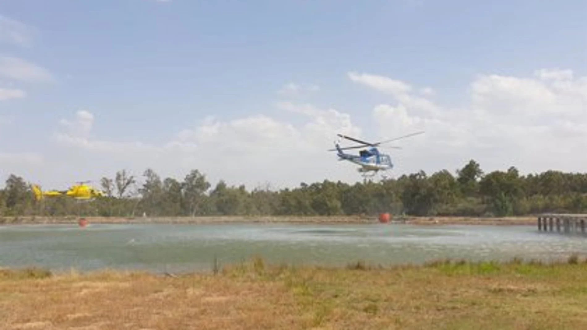 La balsa sirve para cargar agua los helicópteros en la lucha contra incendios
