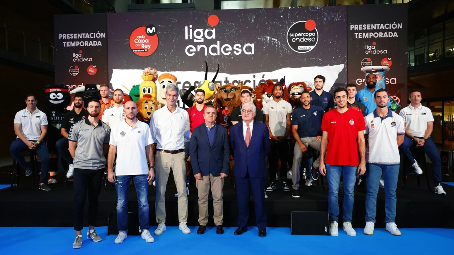 Foto de familia tras la presentación de la temporada 2022-2023 de la Liga Endesa