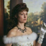 Vicky Krieps en "La emperatriz rebelde", papel por el que fue premiada en el último Festival de Cannes