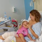 Sandra Borrás, una madre que sufrió un accidente y consiguió que le permitieran amamantar a su bebé en el Hospital La Fe de Valencia