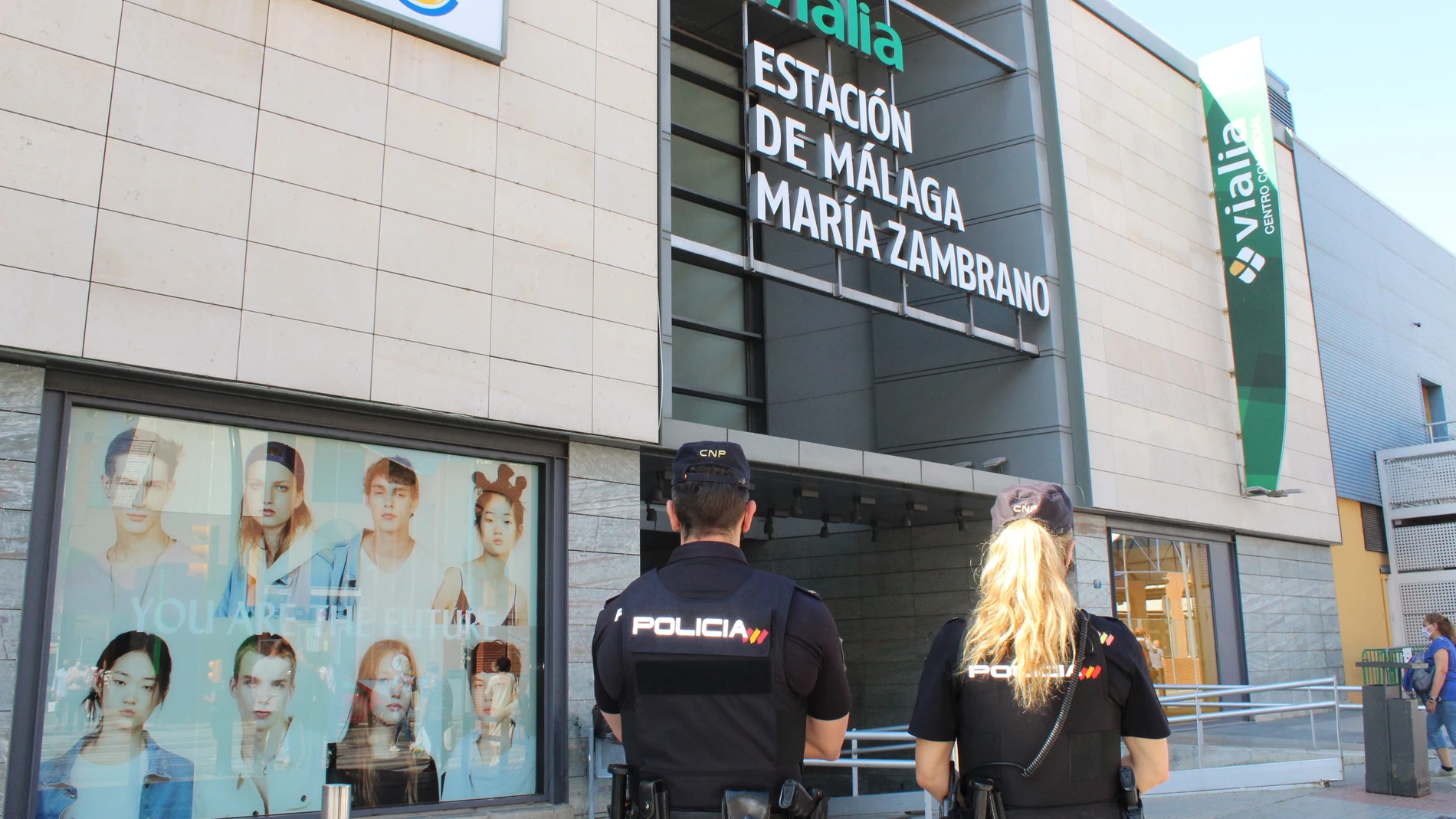 La Policía Nacional en la Estación María Zambrano de Málaga. POLICÍA NACIONAL MÁLAGA