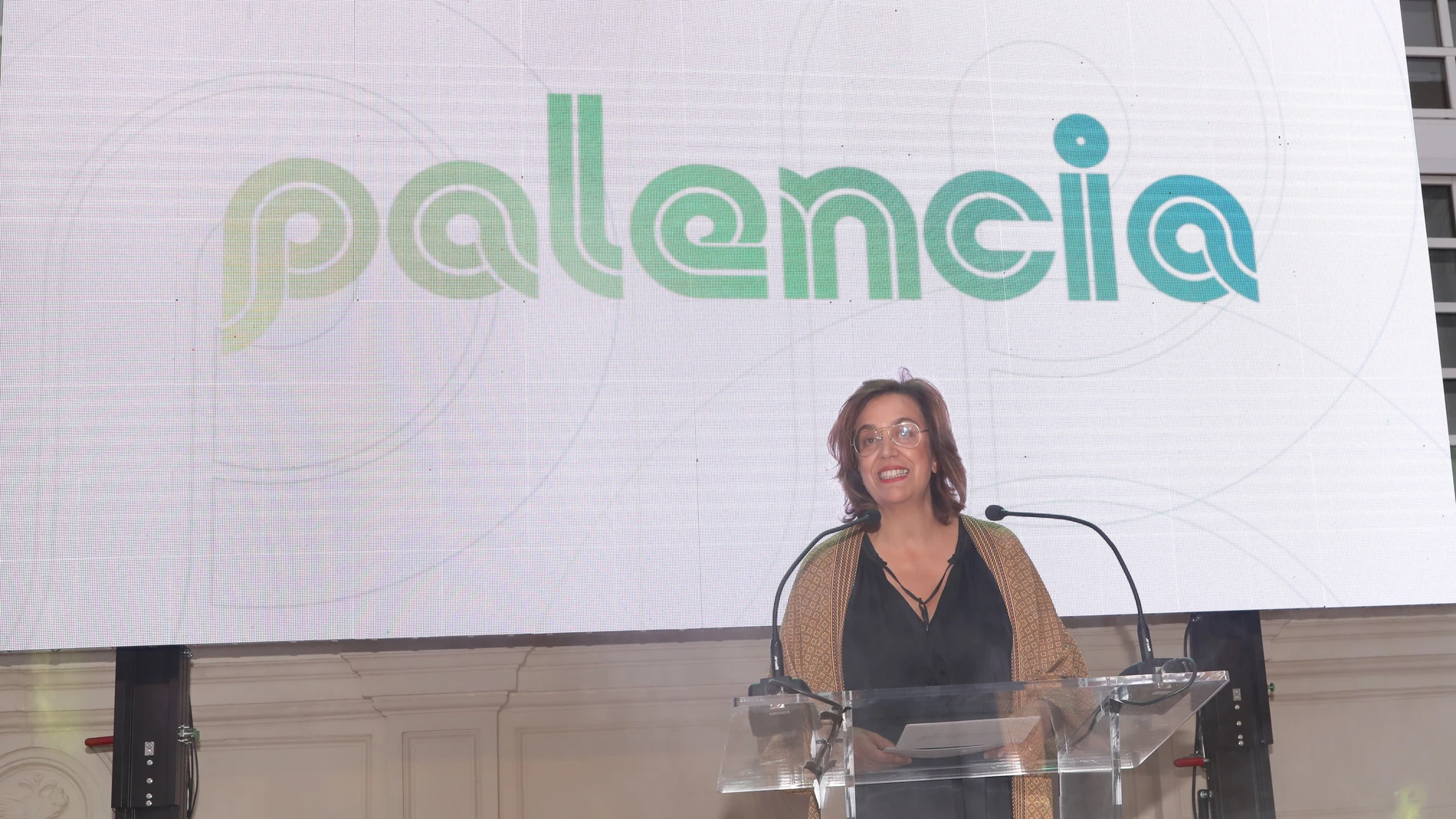 La presidenta de la Diputación, Ángeles Armisén acompañada por la corporación provincial presenta 'Planazo' , nueva marca de turismo