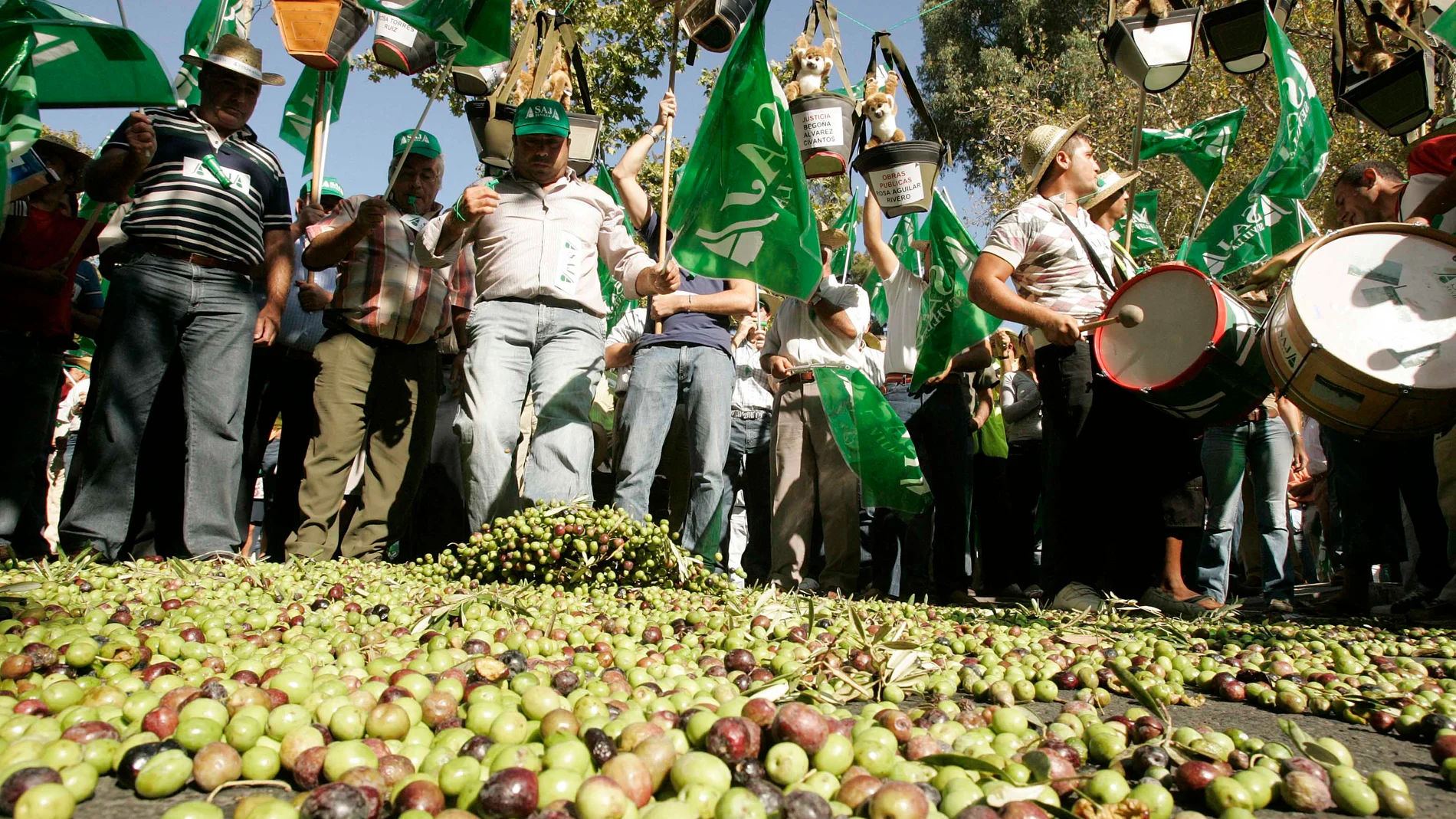 Los agricultores están en pie de guerra por los "graves" problemas que acorralan al sector