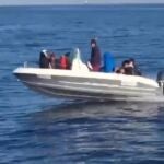 La Guardia Civil actúa ante una patera en el litoral almeriense, en una imagen de archivo