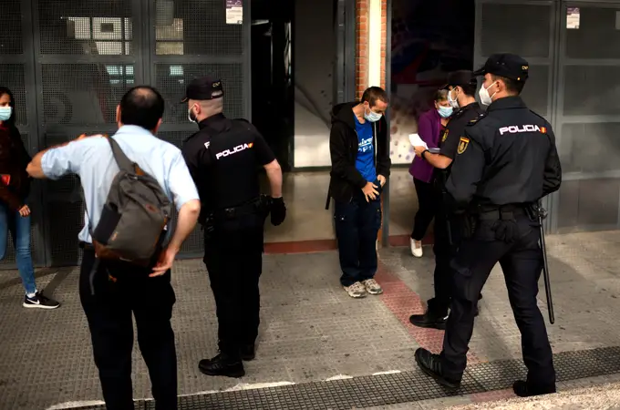 La Policía vigilará las cuarentenas en calles de Madrid, pero no en domicilios